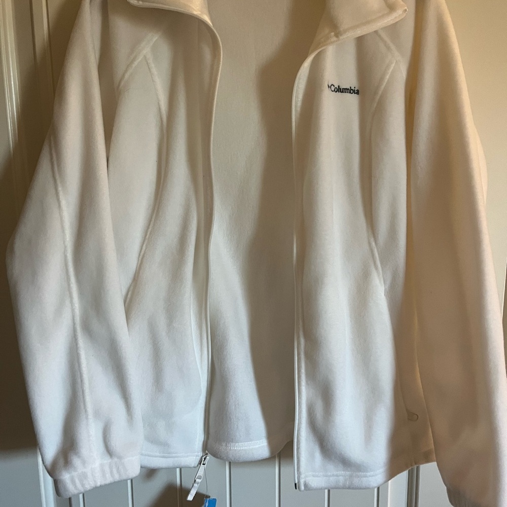 Columbia Soft White Fleece Outerwear